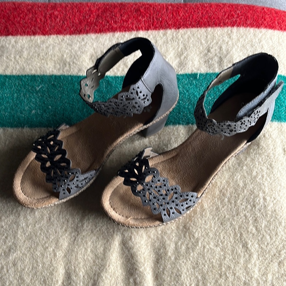 Ladies Size 7 Antistress Shoes